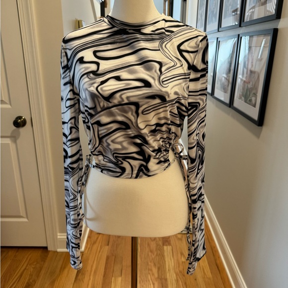 SHEIN Tops - SHEIN Black/Gray Abstract Crop Top
